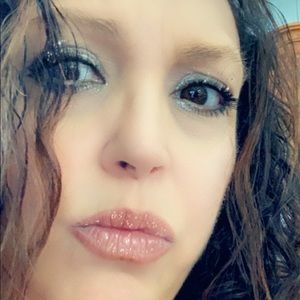 Meet your Posher, Laurie